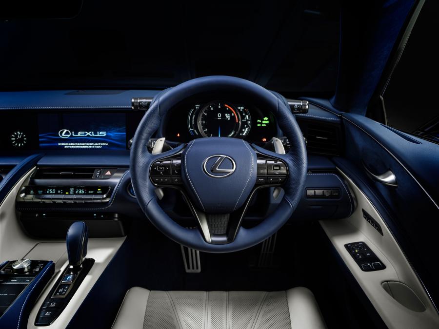Панель приборов Lexus LC500h Structural Blue 2018 года  (JP) (фото 5 из 6)